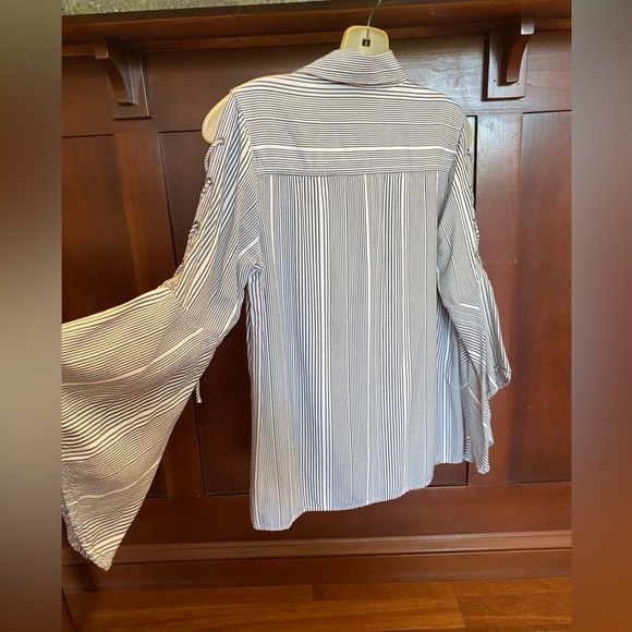 Jessica Simpson Pin Stripe V-Neck Button Down Tie Up Bell Sleeve Size S - Picture 5 of 8